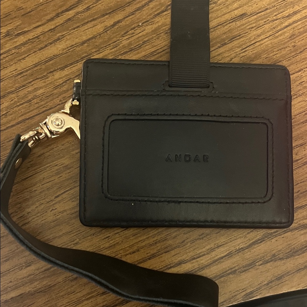 Andar Black Leather women’s wristlet
